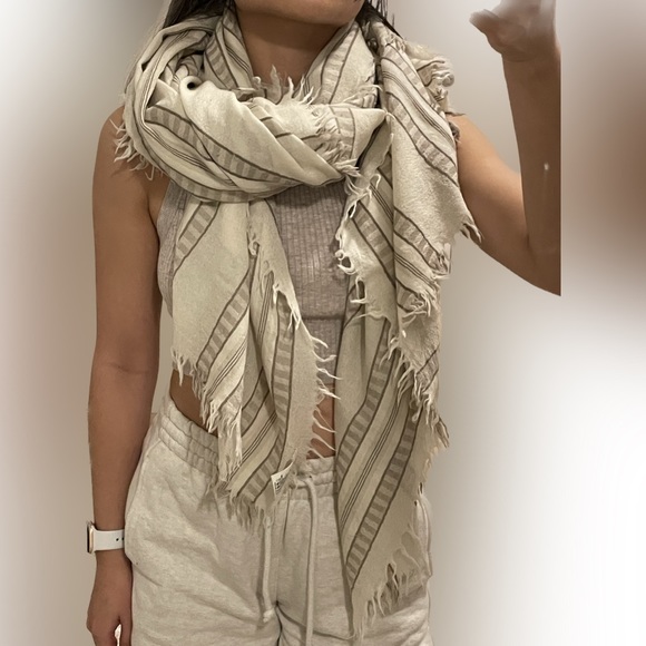 Wilfred / Aritzia 100% wool blanket scarf - Picture 2 of 5